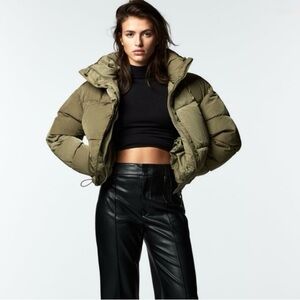 Zara Women’s Olive Green Cropped Puffer Coat M